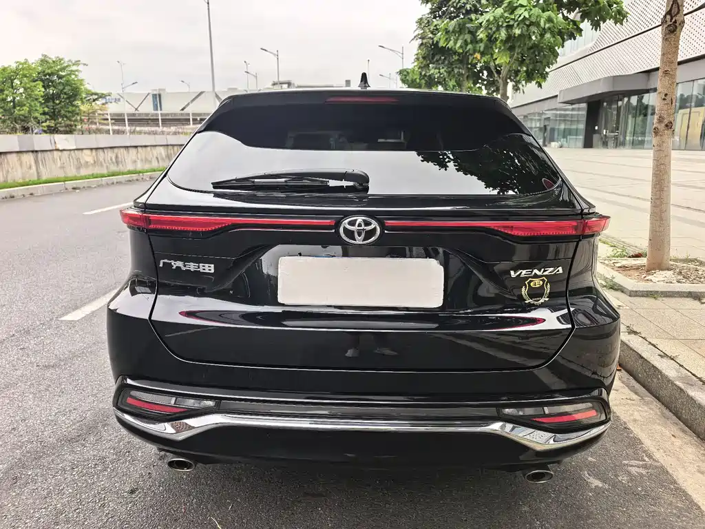 Toyota Venza 2023 — фото 9