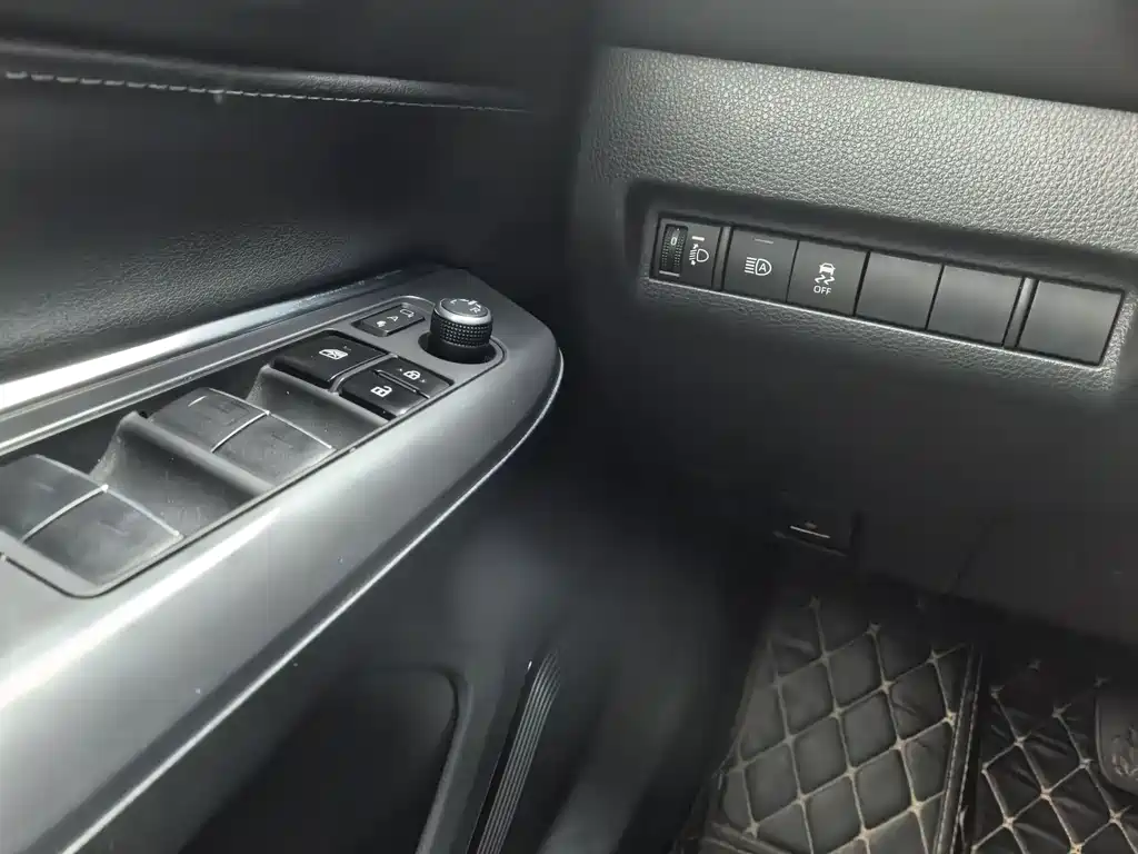 Toyota Venza 2023 — фото 15