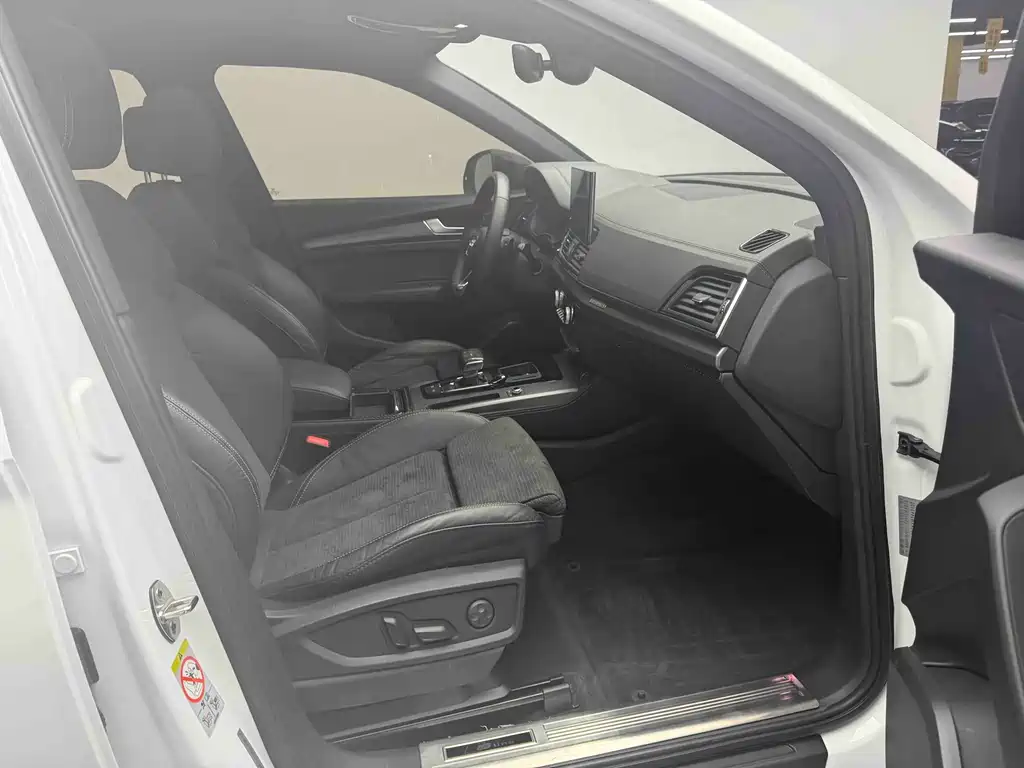 Audi Q5L Sportback 2021 — фото 15