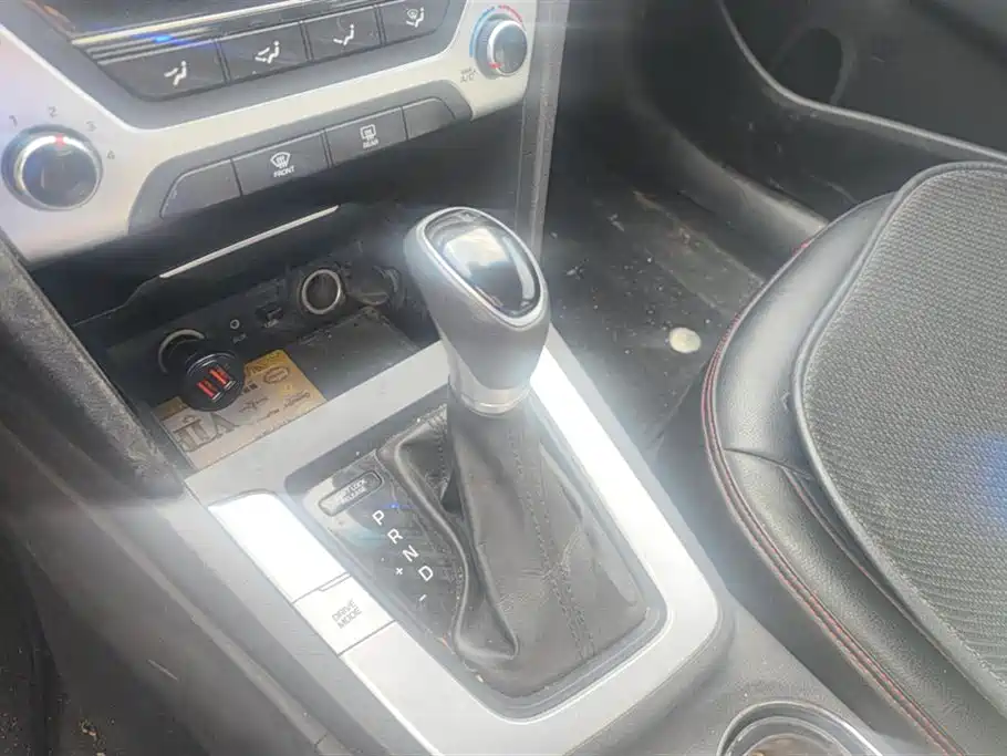 Hyundai Elantra 2016 — фото 16