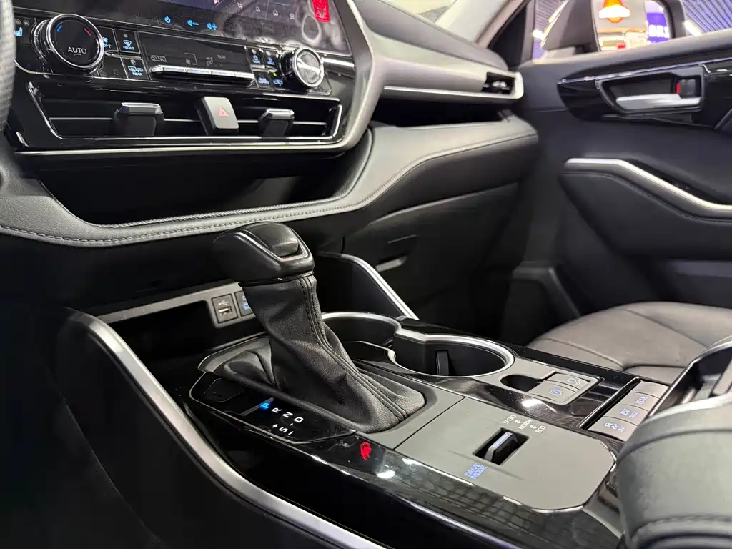 Toyota Highlander 2022 — фото 14