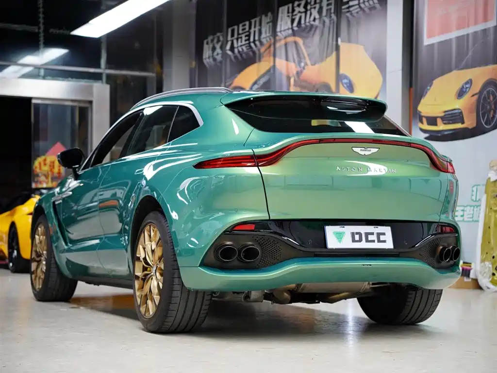 Aston Martin DBX 2023