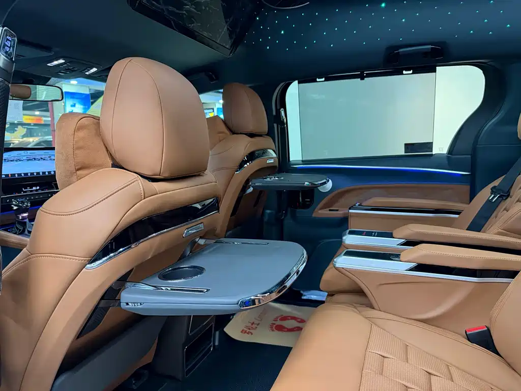 Toyota Granvia — фото 12