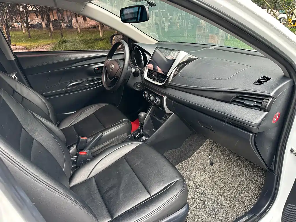 Toyota Yaris L 2017 — фото 15
