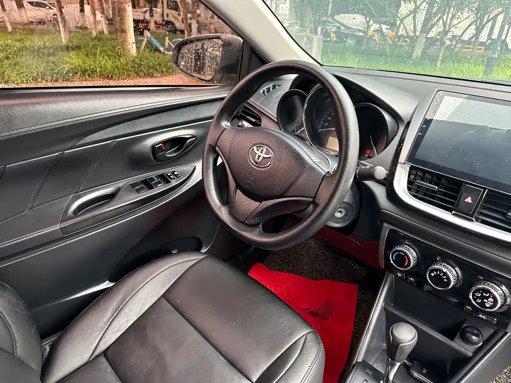 Toyota Yaris L 2017 — фото 16