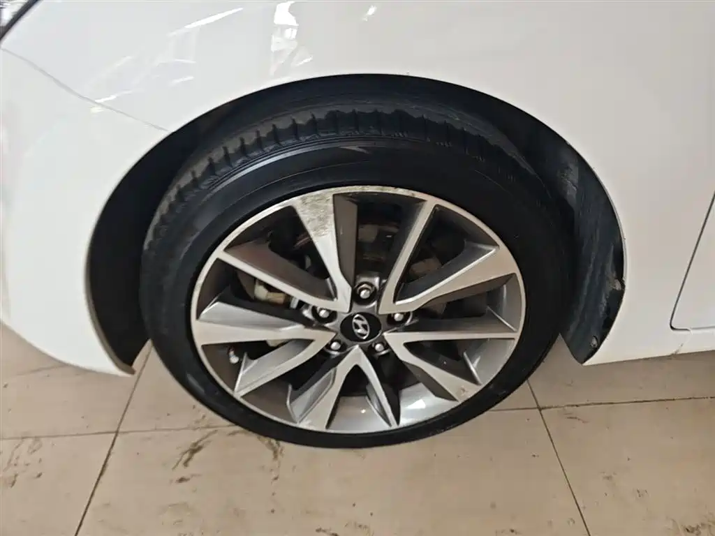 Hyundai Elantra Langdong 2015 — фото 23