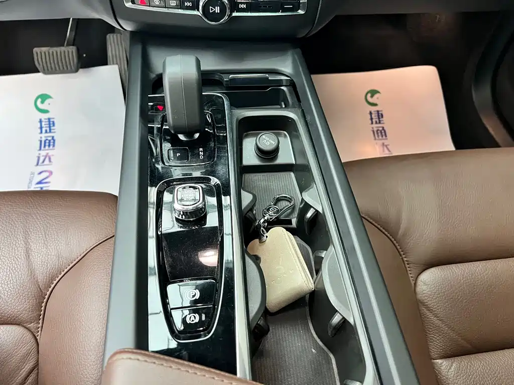 Volvo XC60 2023 — фото 24