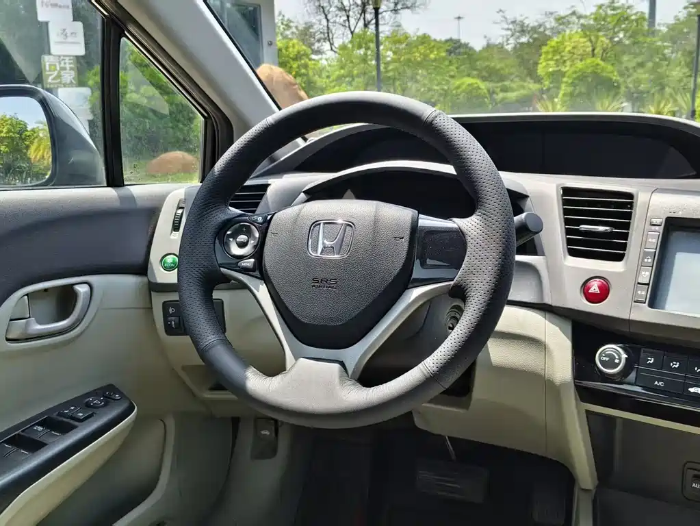 Honda Civic 2014 — фото 16
