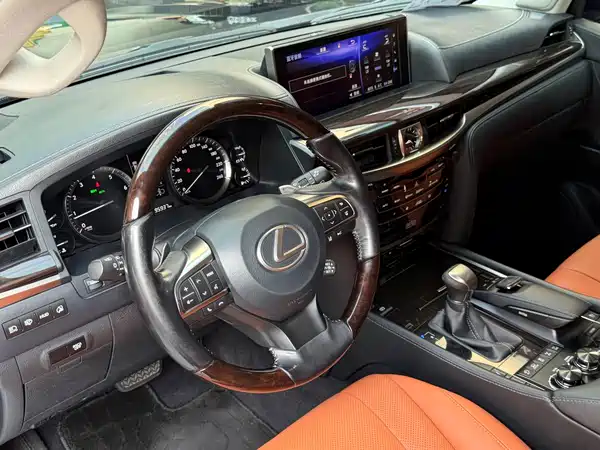 Lexus LX 2016