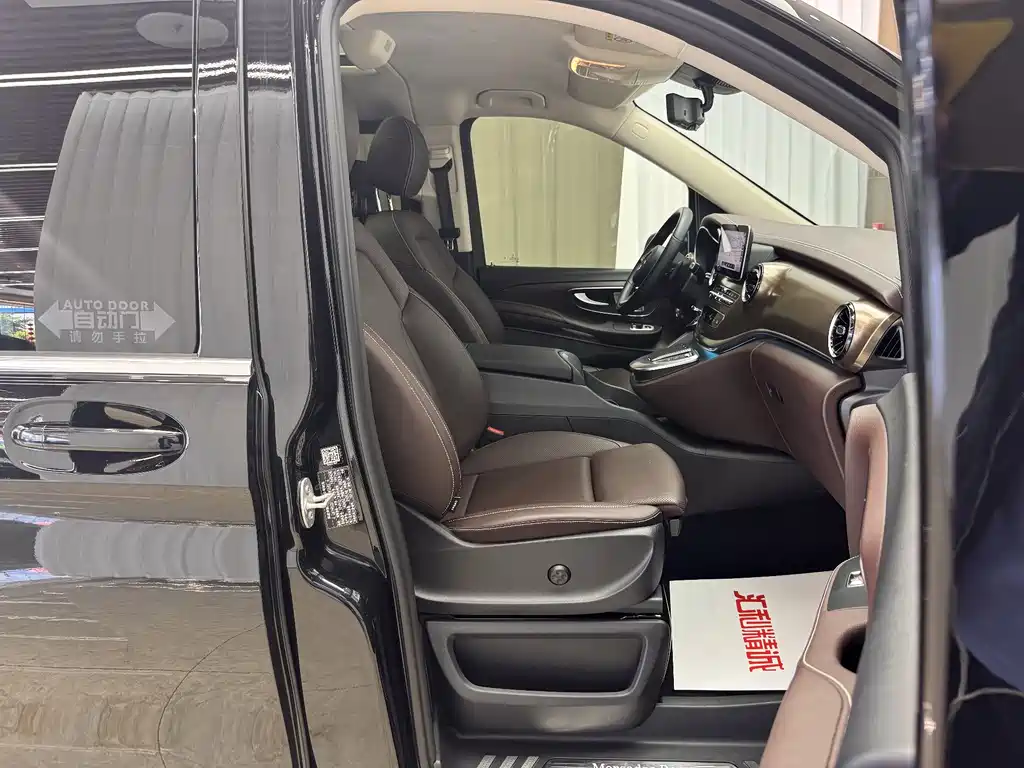 Mercedes-Benz V-Class 2023 — фото 17