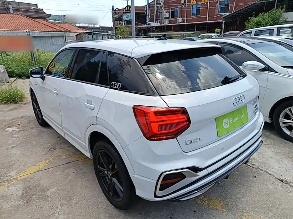Audi Q2L 2023