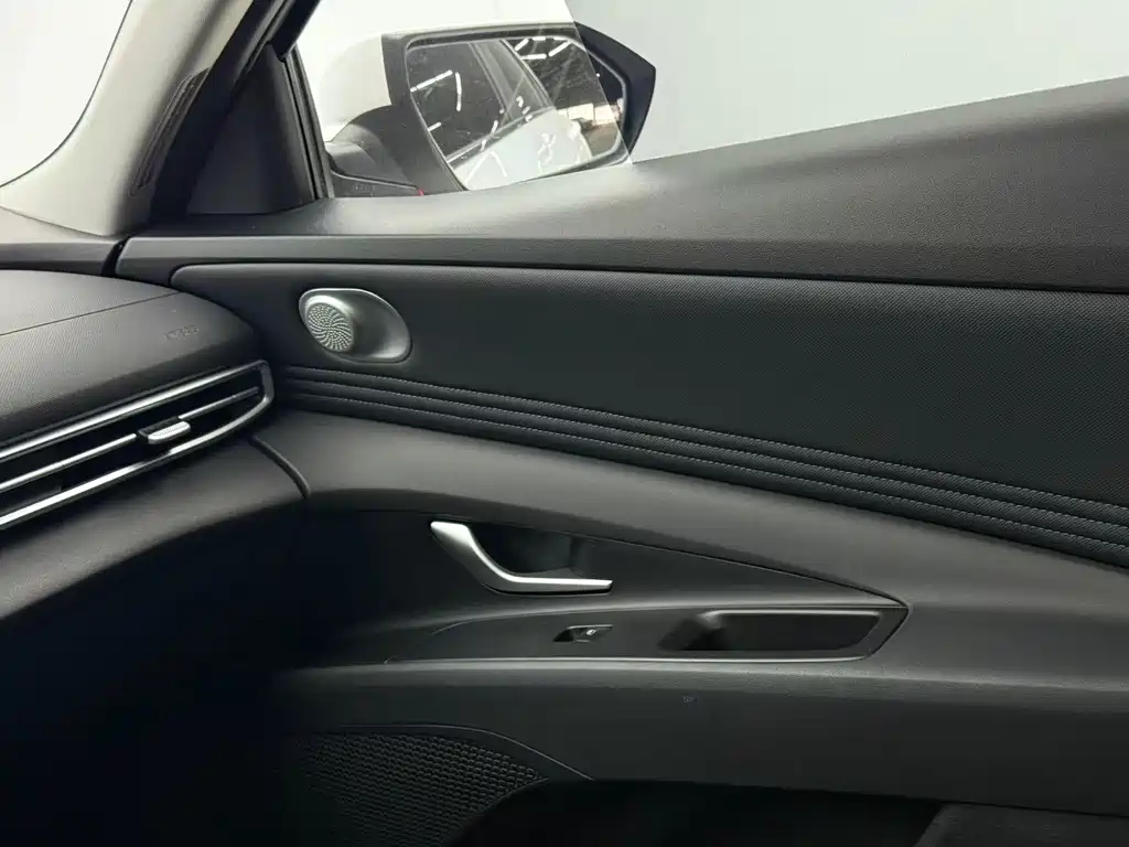 Hyundai Elantra 2022 — фото 13