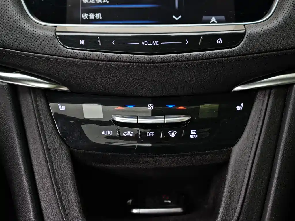 Cadillac XT5 2016 — фото 13