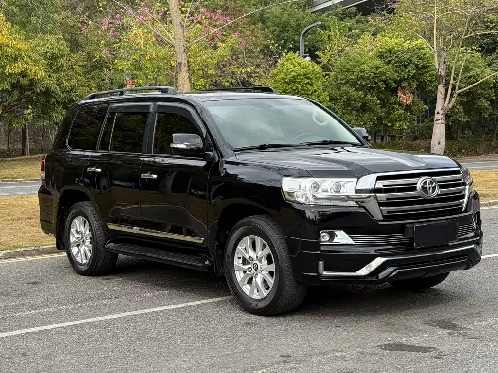 Toyota Land Cruiser 2017 — фото 2