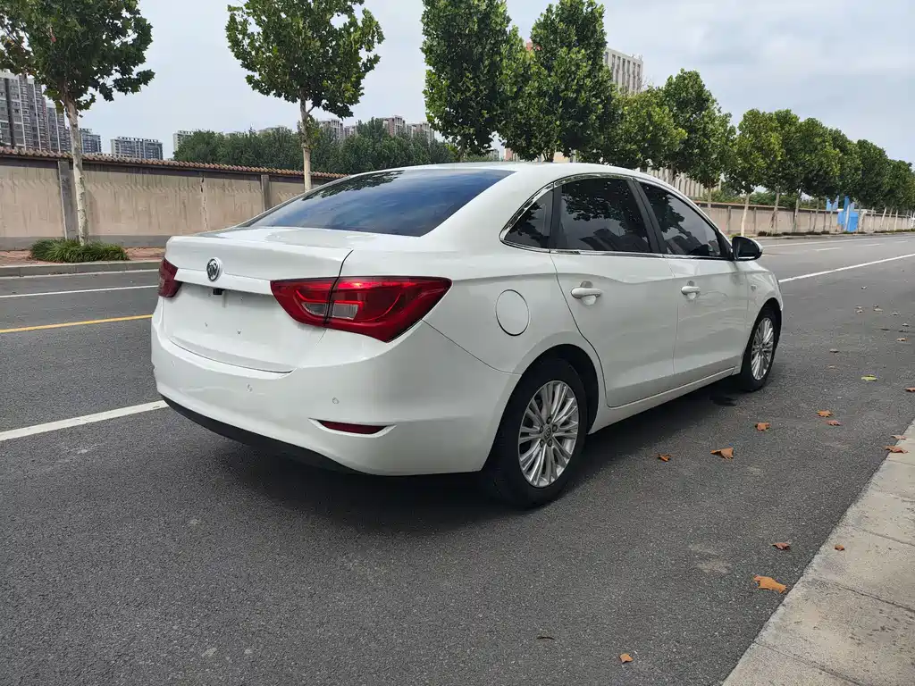 Buick Excelle 2015 — фото 18