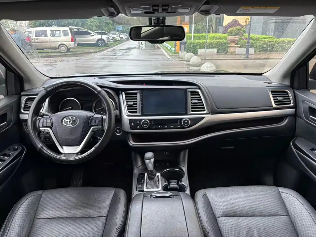 Toyota Highlander 2017 — фото 9