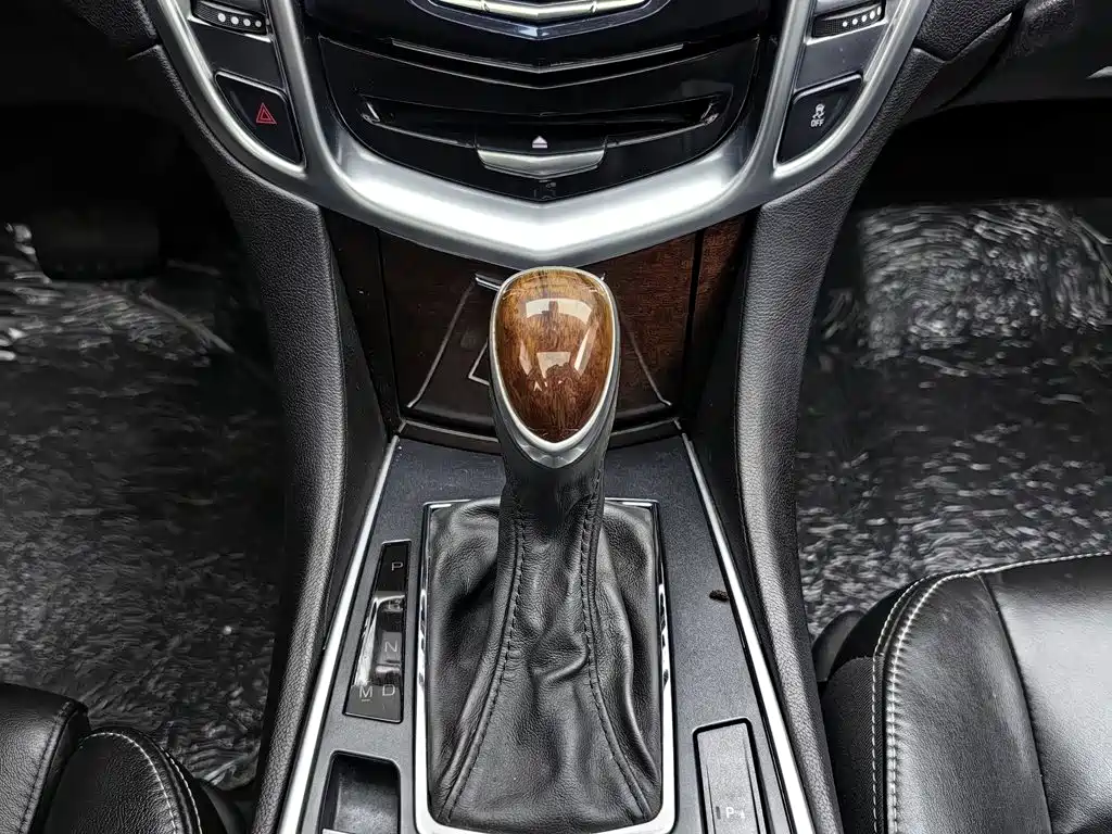 Cadillac SRX 2015 — фото 13