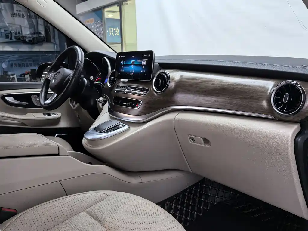 Mercedes-Benz V-Class 2020 — фото 9