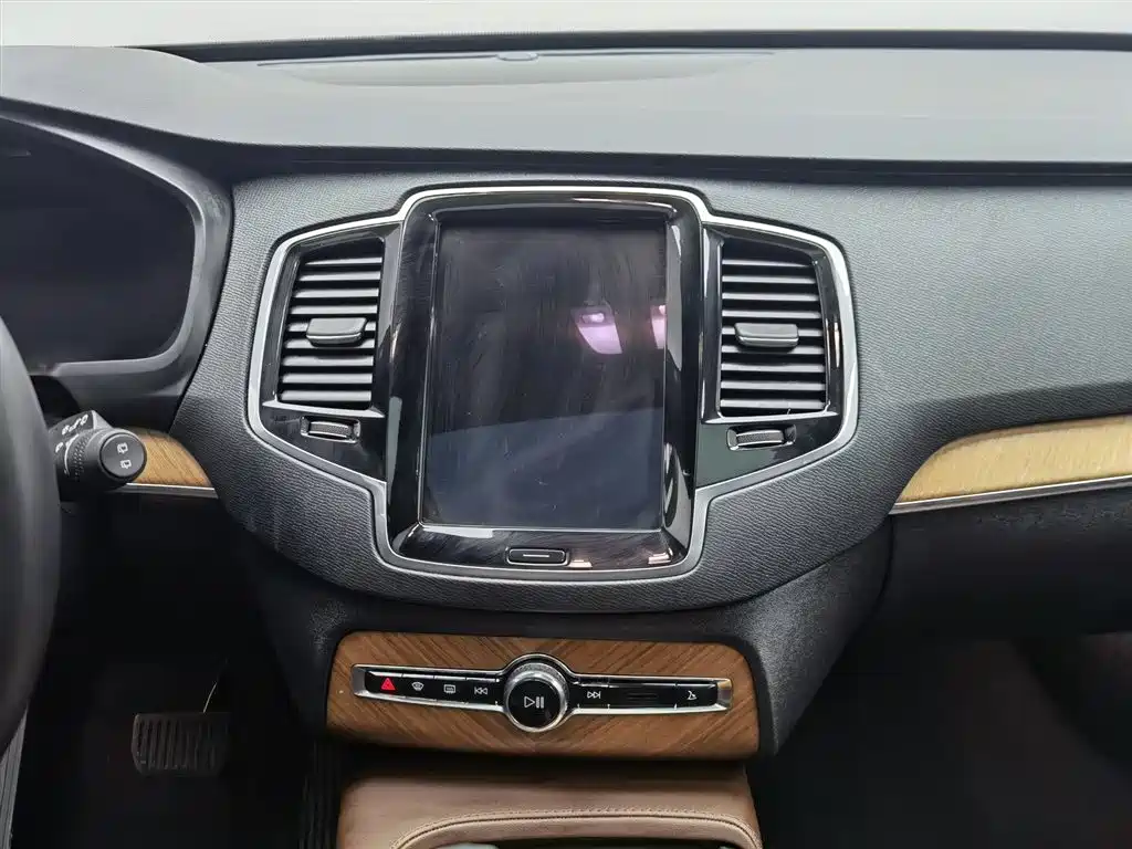 Volvo XC90 2023 — фото 12