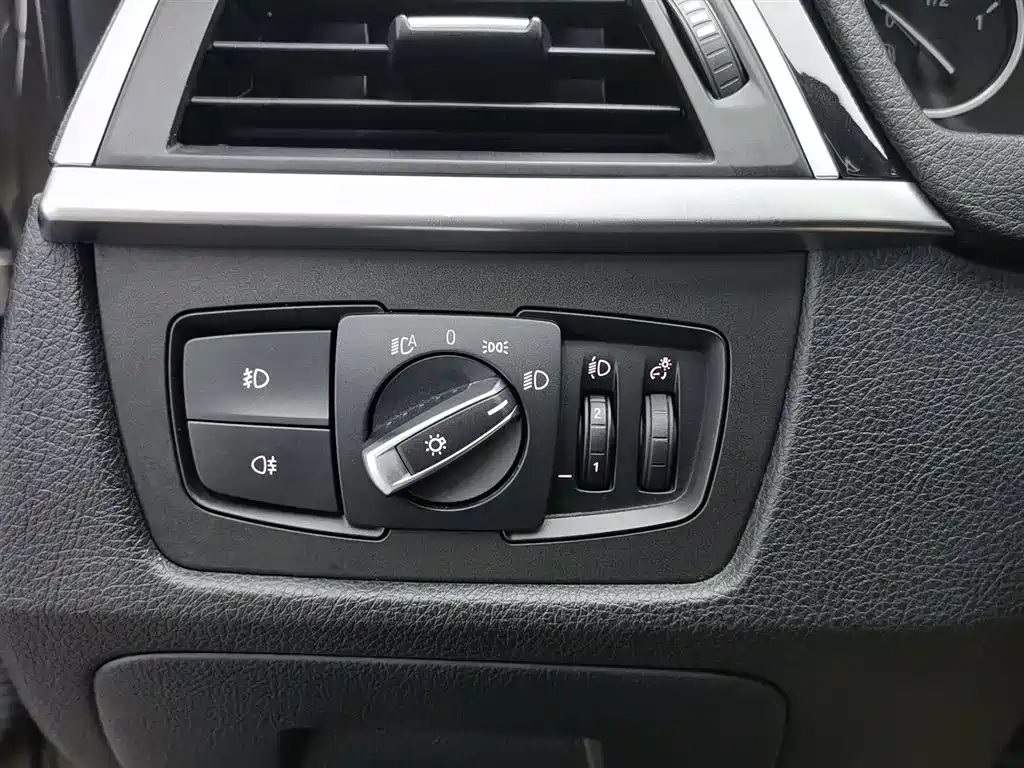 BMW 3 Series 2019 — фото 21