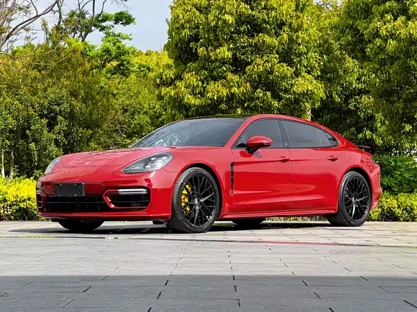 Porsche Panamera 2021