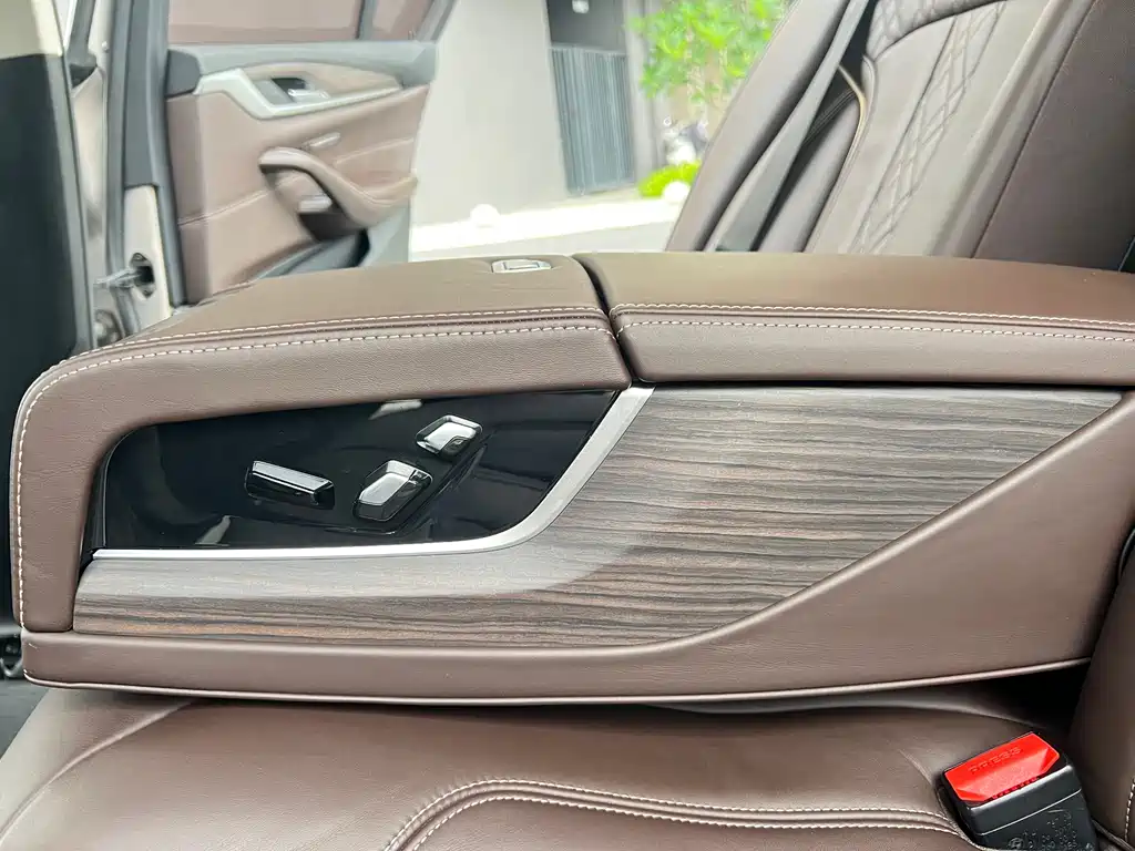 BMW 5 Series 2018 — фото 17