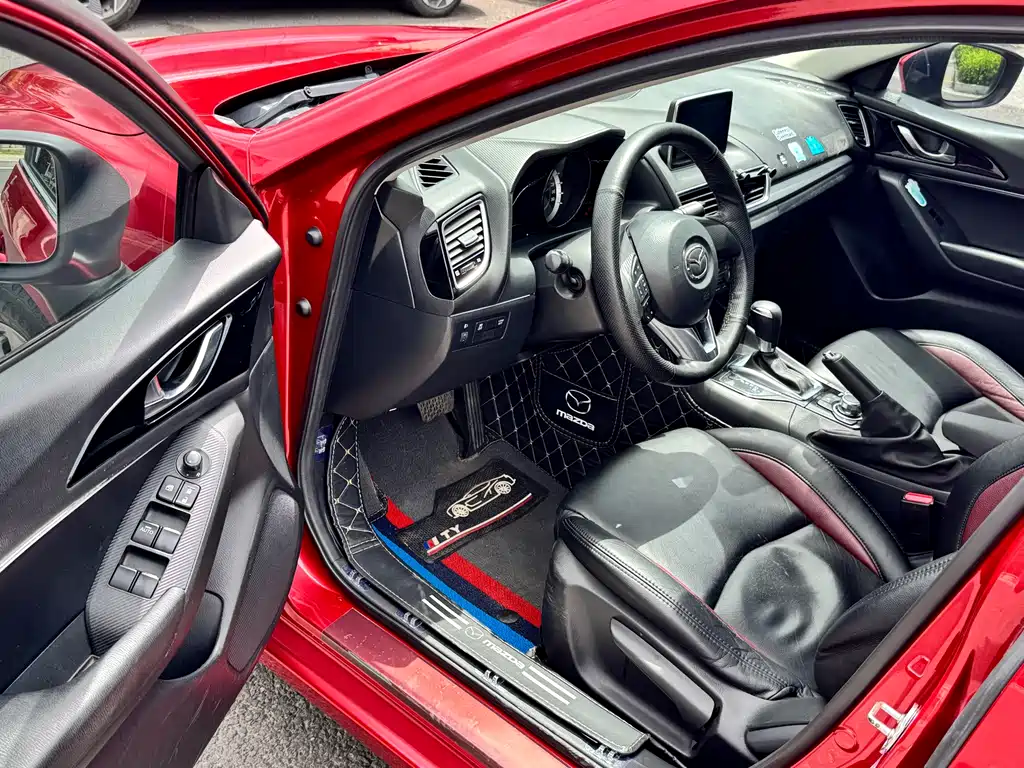 Mazda 3 Axela 2015