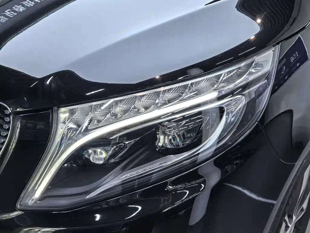 Mercedes-Benz V-Class 2020 — фото 19