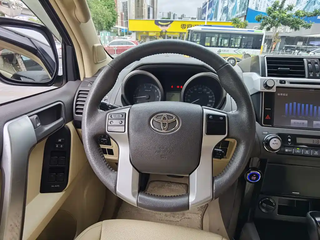 Toyota Prado 2014 — фото 12