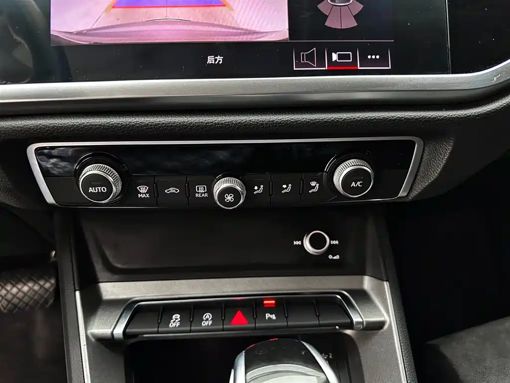Audi Q3 2021 — фото 15