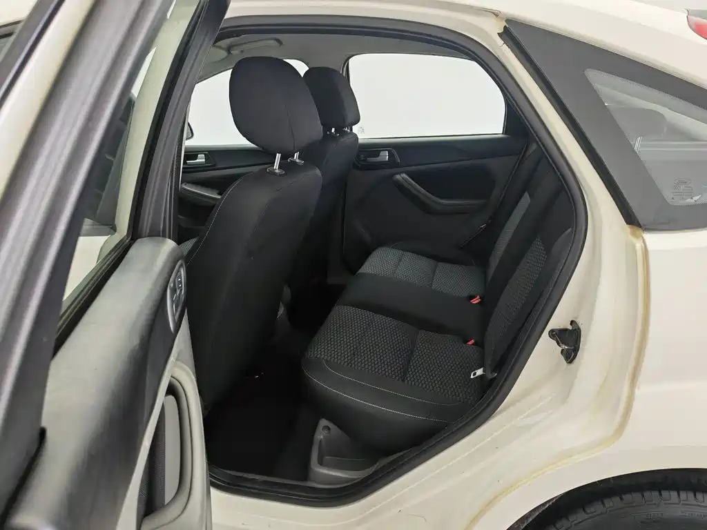 Ford Focus 2014 — фото 15