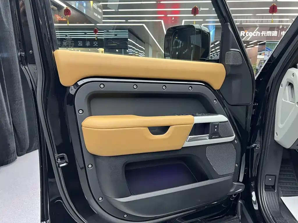 Land Rover Defender 2024 — фото 13