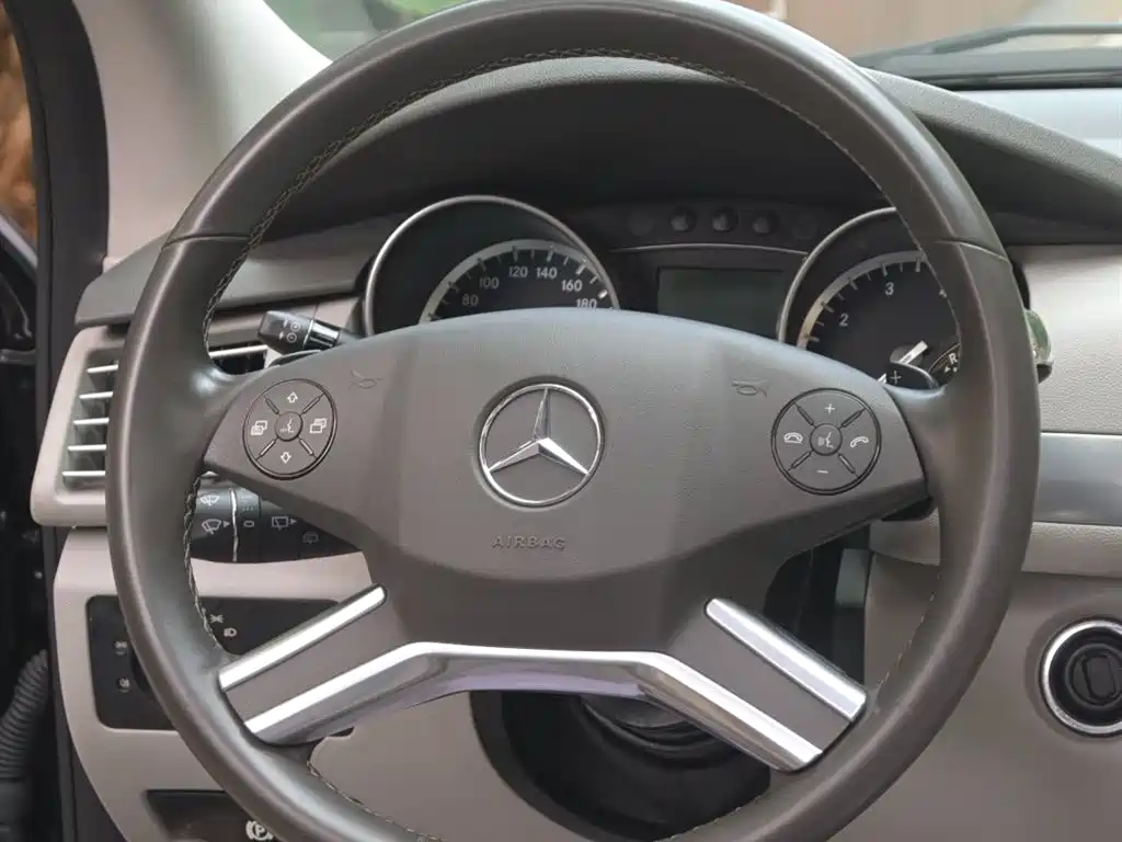 Mercedes-Benz R-Class 2016 — фото 24