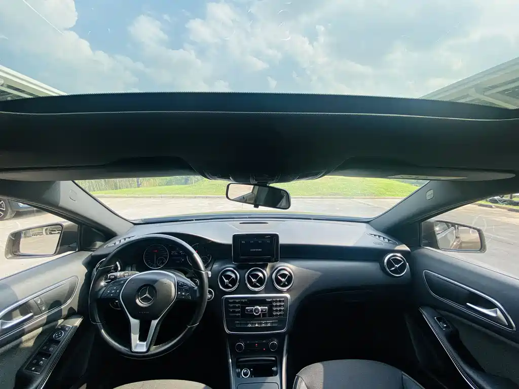 Mercedes-Benz A-Class 2015 — фото 13