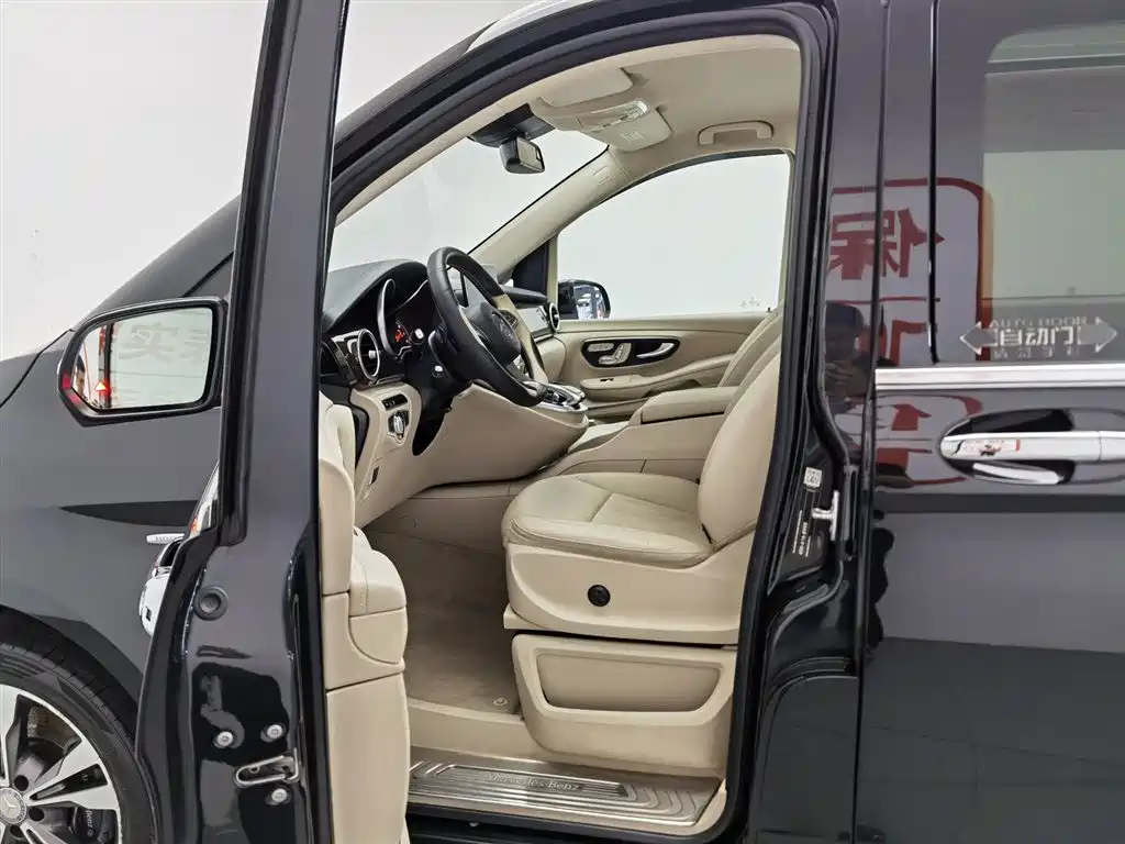 Mercedes-Benz V-Class 2017 — фото 10