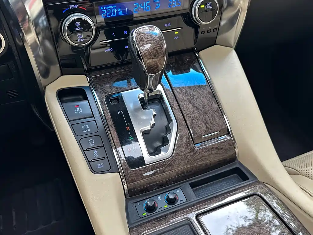 Toyota Alphard 2019 — фото 14