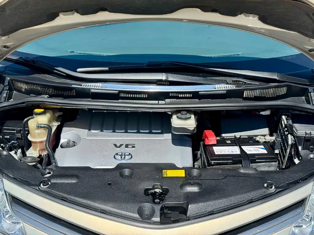 Toyota Previa 2014 — фото 16