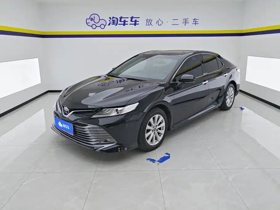 Toyota Camry 2021 — фото 1