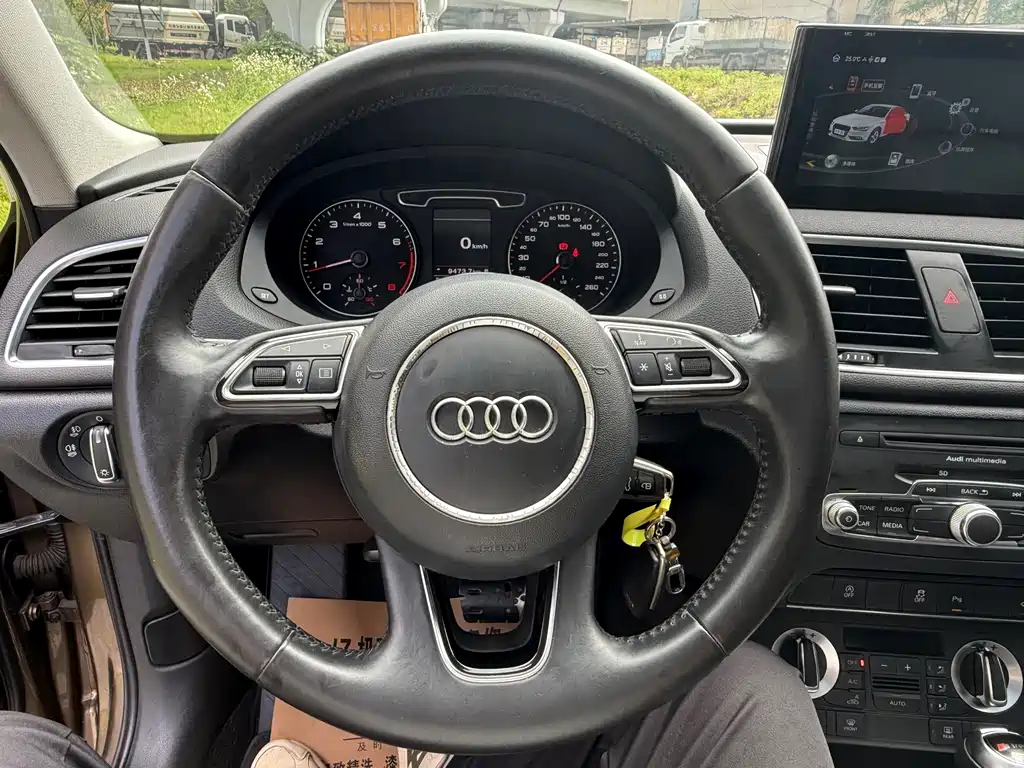 Audi Q3 2014 — фото 11