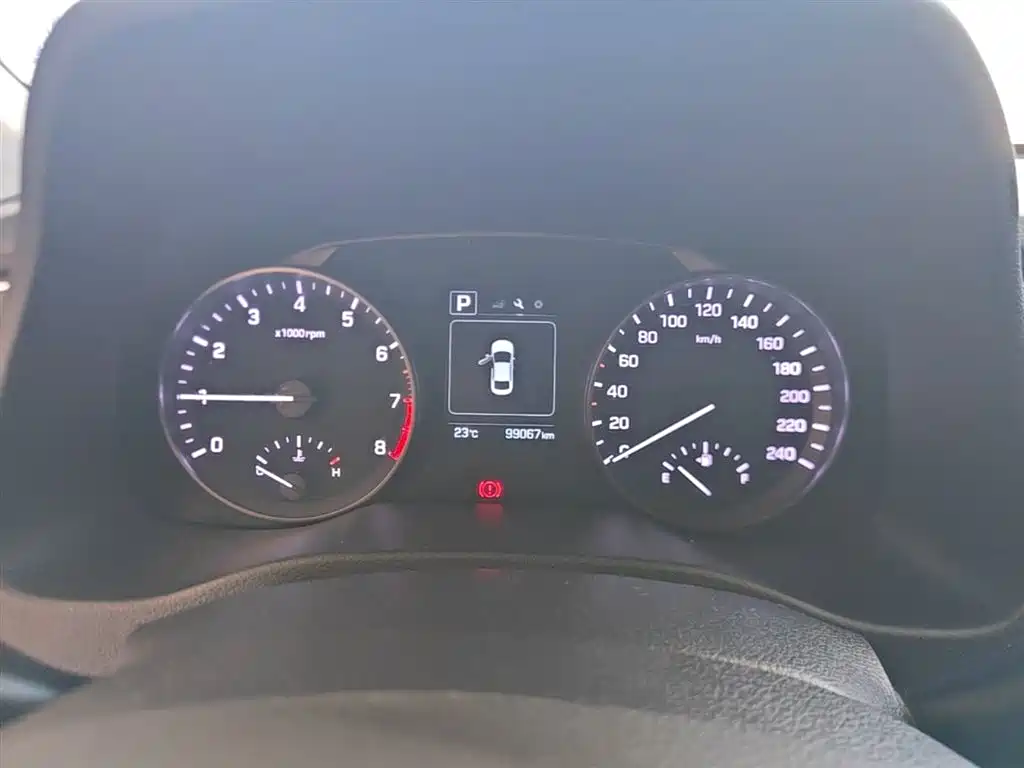 Hyundai Elantra 2018 — фото 12