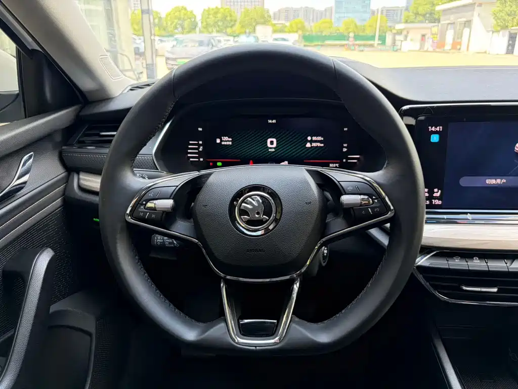 Skoda Octavia 2022 — фото 15