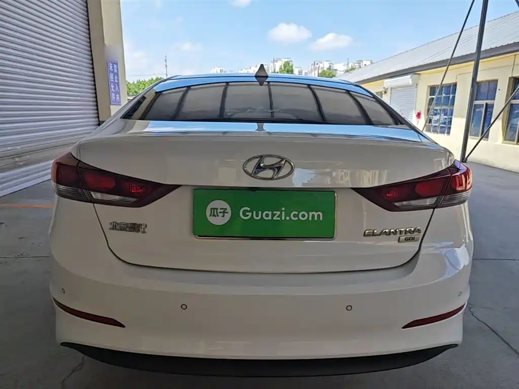 Hyundai Elantra 2018 — фото 6