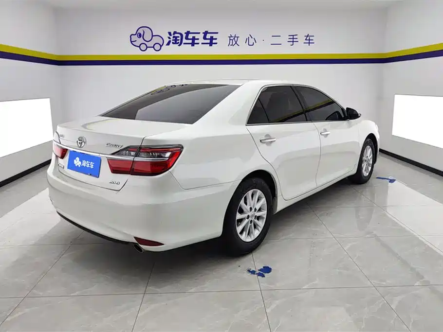 Toyota Camry 2017 — фото 3