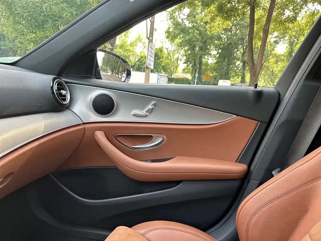 Mercedes-Benz E-Class 2018 — фото 23