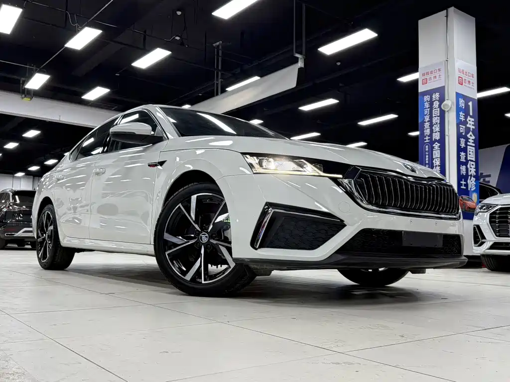 Skoda Octavia 2022 — фото 2