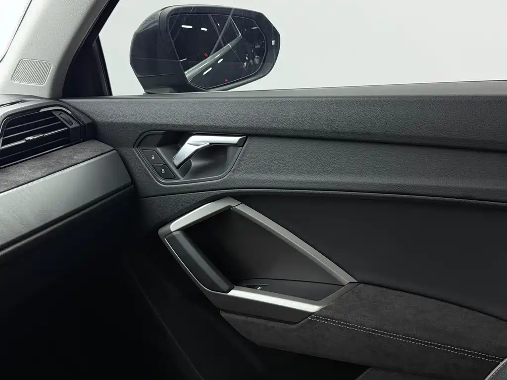 Audi Q3 2022 — фото 14
