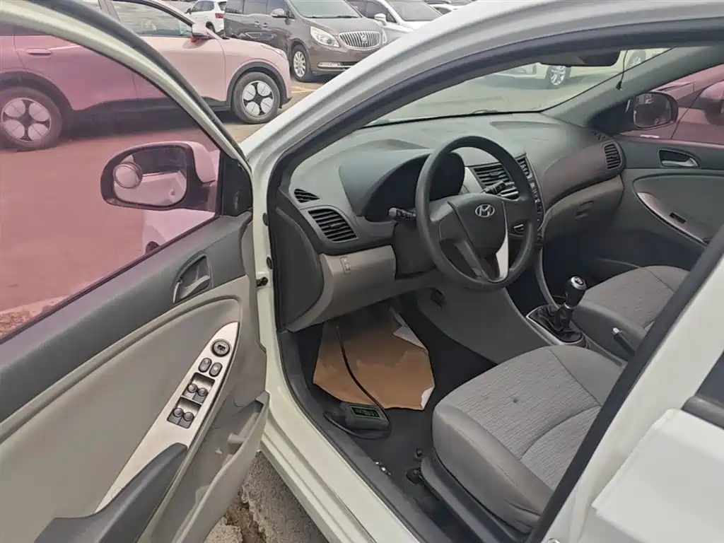 Hyundai Verna 2016 — фото 16
