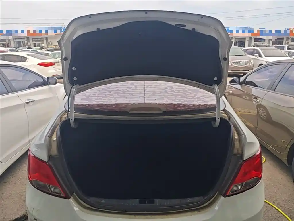 Hyundai Verna 2016 — фото 19