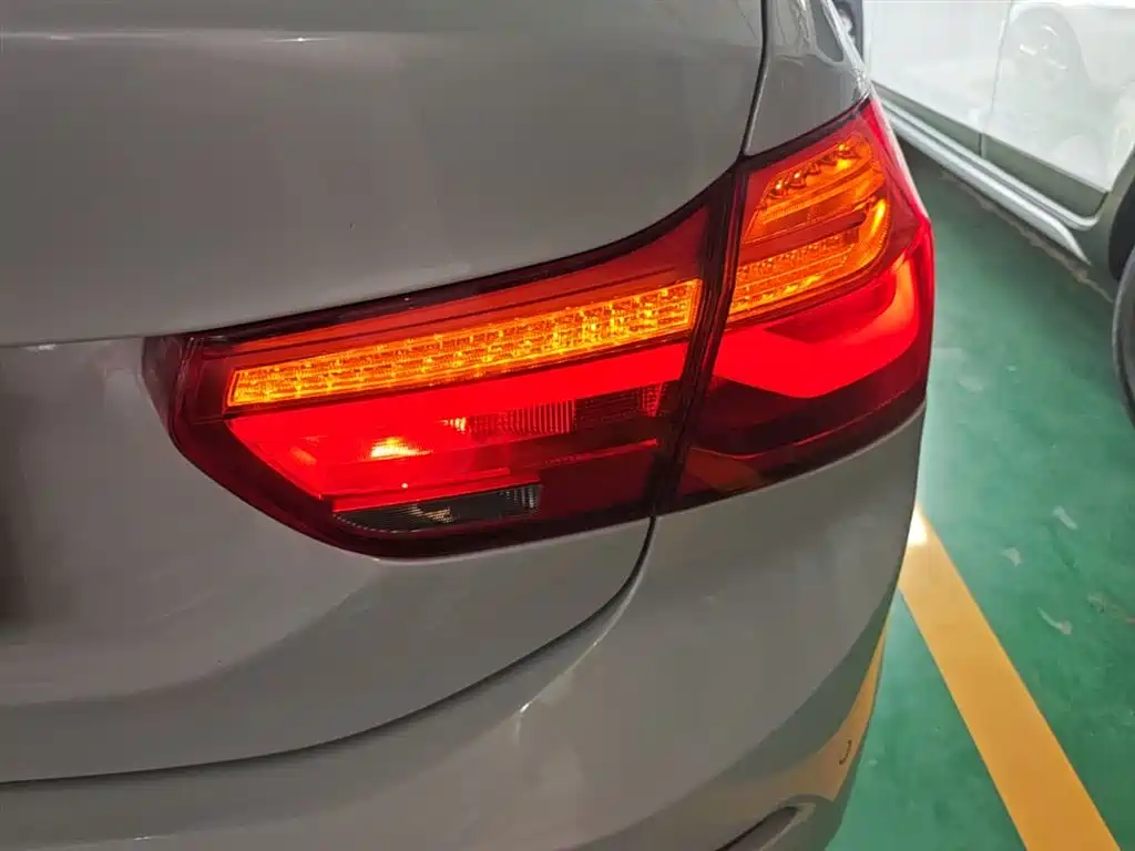 BMW 1 Series 2018 — фото 8