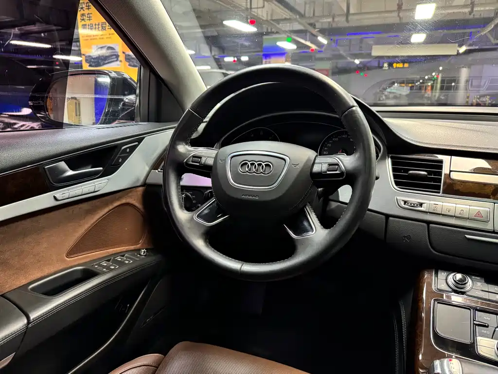 Audi A8 2014 — фото 21